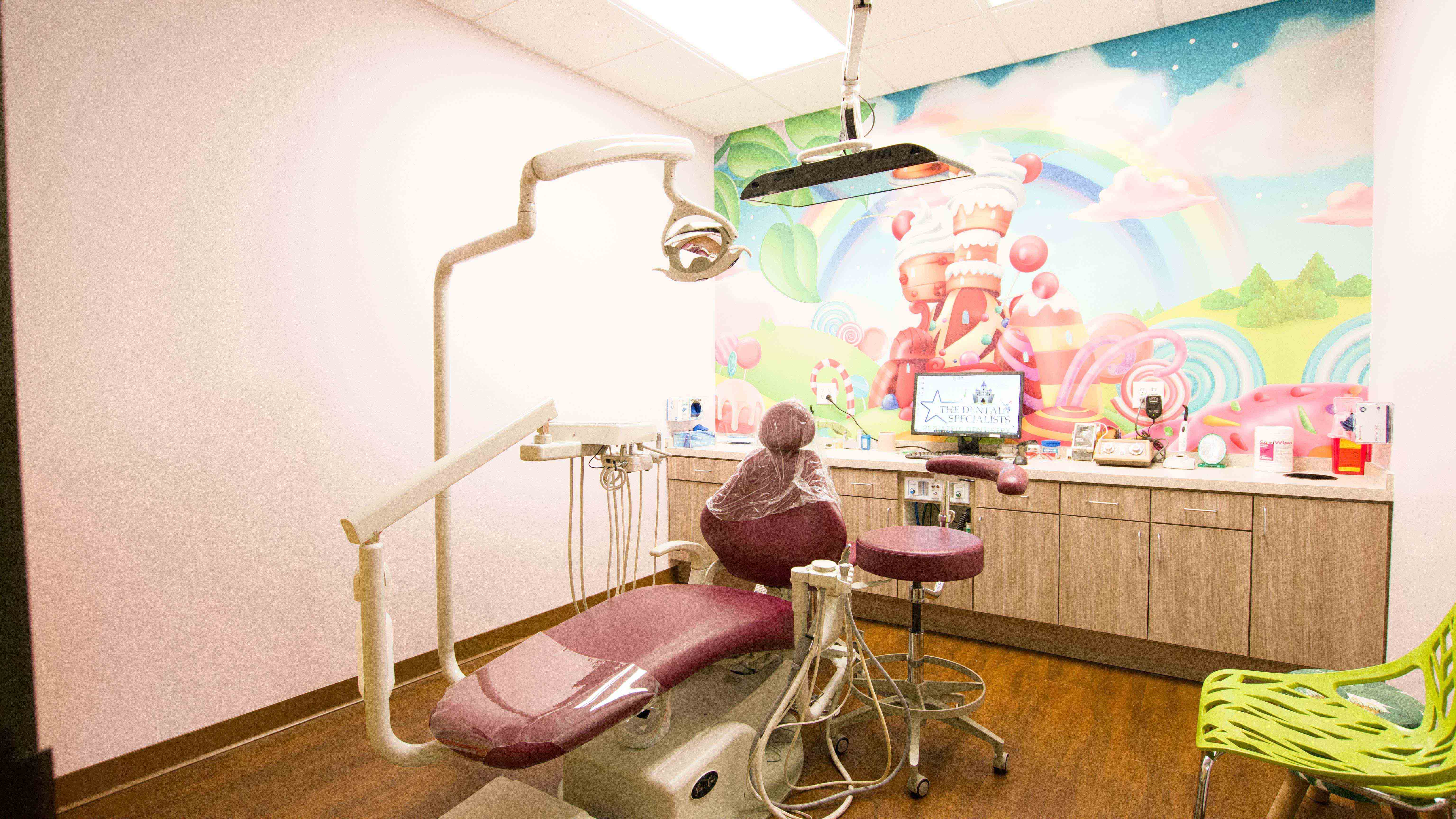 Dragons patined on dental treatment room walls