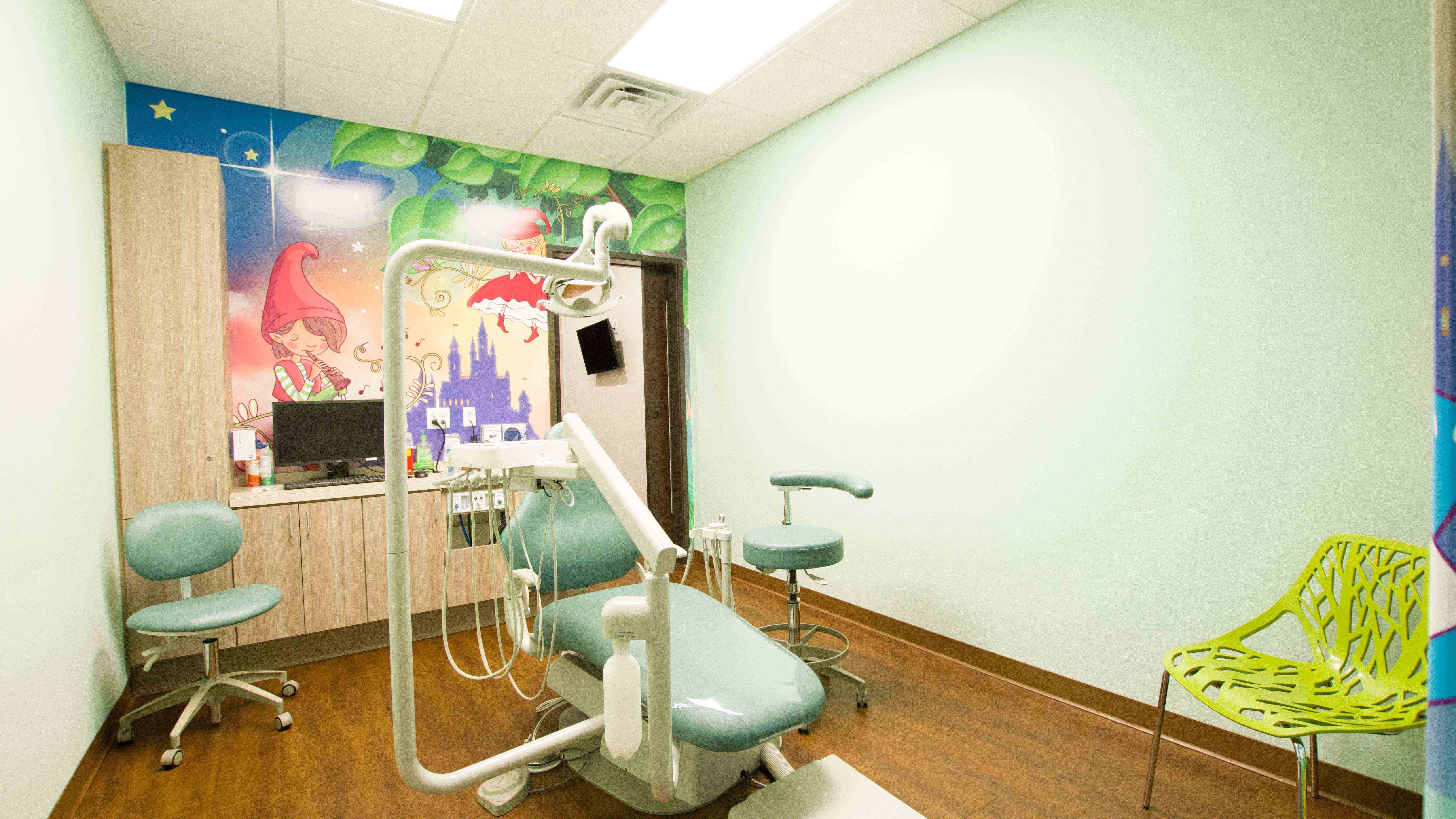 Dragons patined on dental treatment room walls